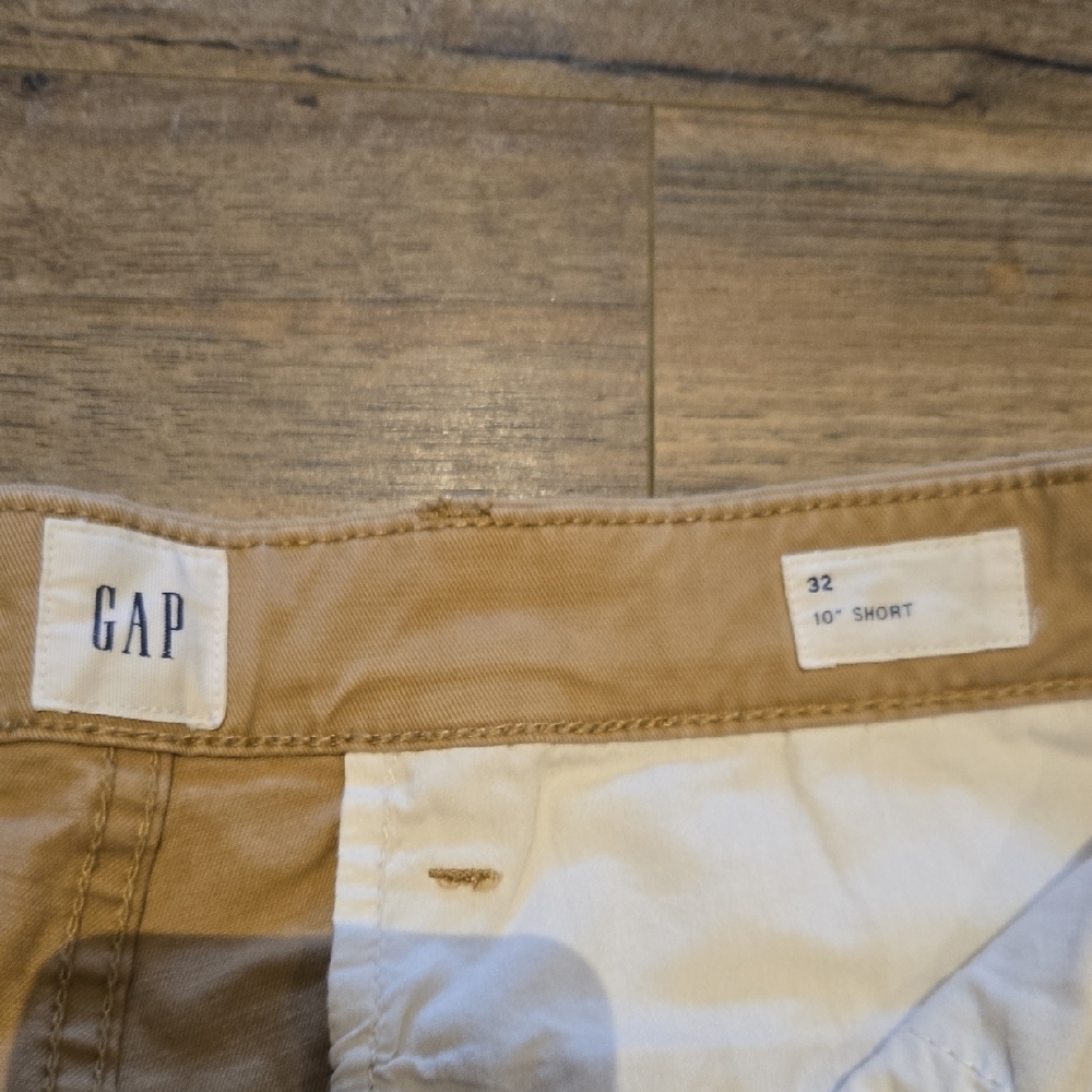 NWT Men's Tan Shorts - Picture 2 of 5